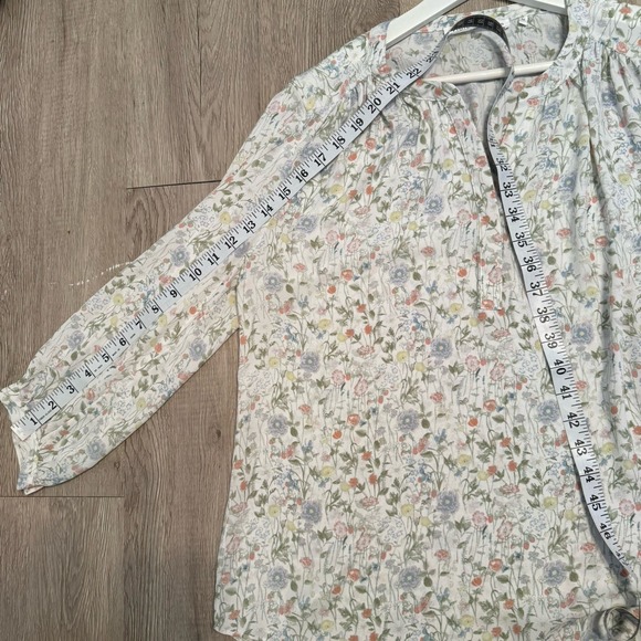 Violet + Claire Women white‎ Floral Top 3/4 sleeve Medium Blouse Shirt Loose Fit - Picture 9 of 9
